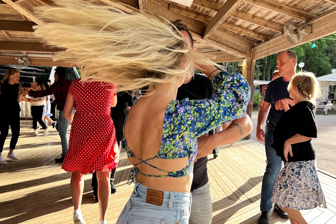 Ett (tio)tusenfaldigt tack – nu lanserar vi #Sverigedansarigen 