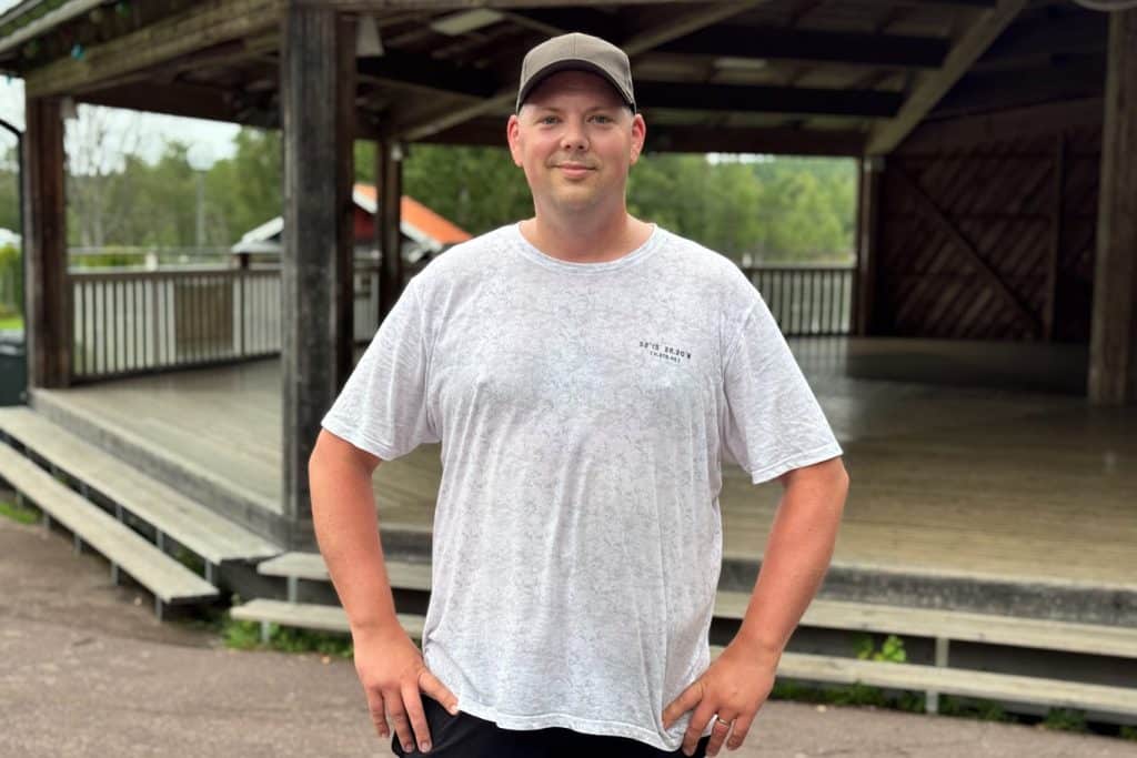 Rasmus Eriksson efter en tidig power walk morgonen efter en spelning i Falun. Foto: Niklas Lindh